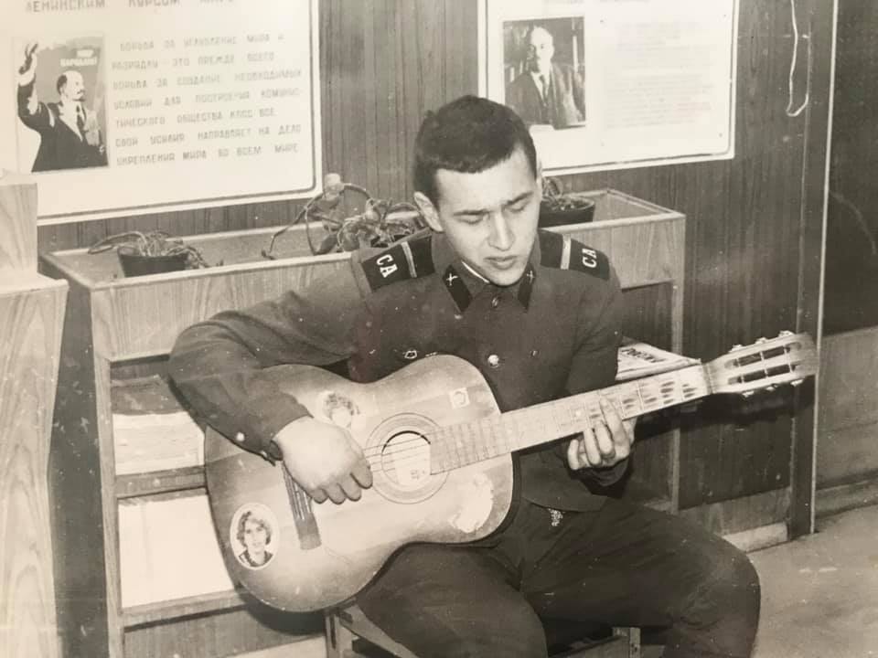 Український співак привітав з Днем захисника Вітчизни: це наше спільне свято