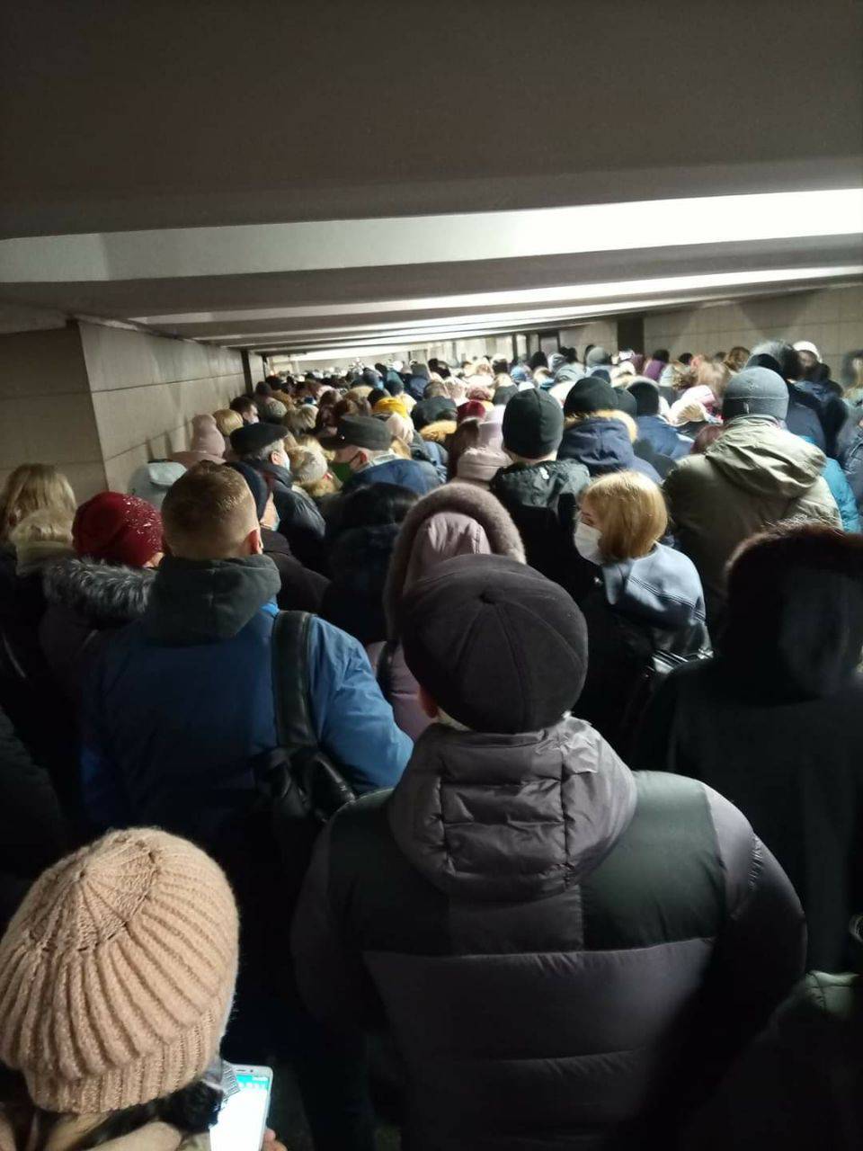 В метро Киева образовались огромные очереди: фото коллапса