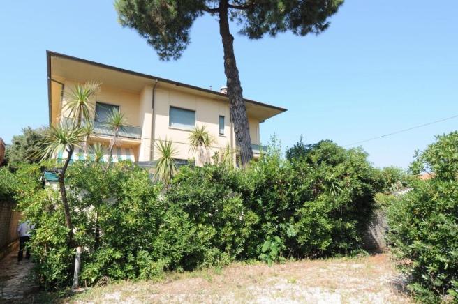 У Зеленського знайшли віллу в Італії: його сусіди - російські олігархи