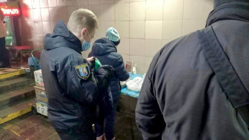 У Києві почали активно боротися з торгашами в переходах: з'явилися фото
