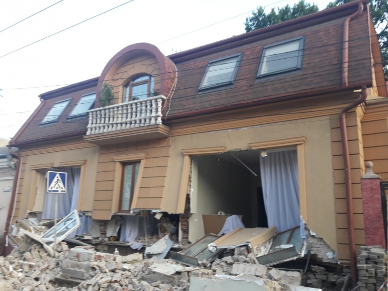 В центре Черновцов обрушился дом