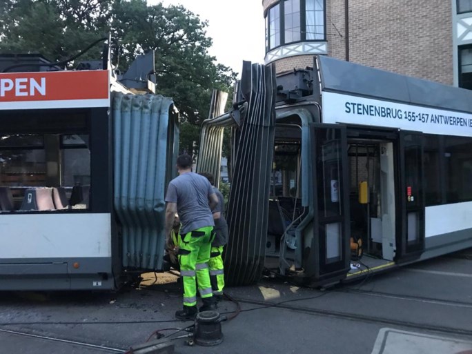 У Бельгії трамвай в'їхав у будинок, є постраждалі