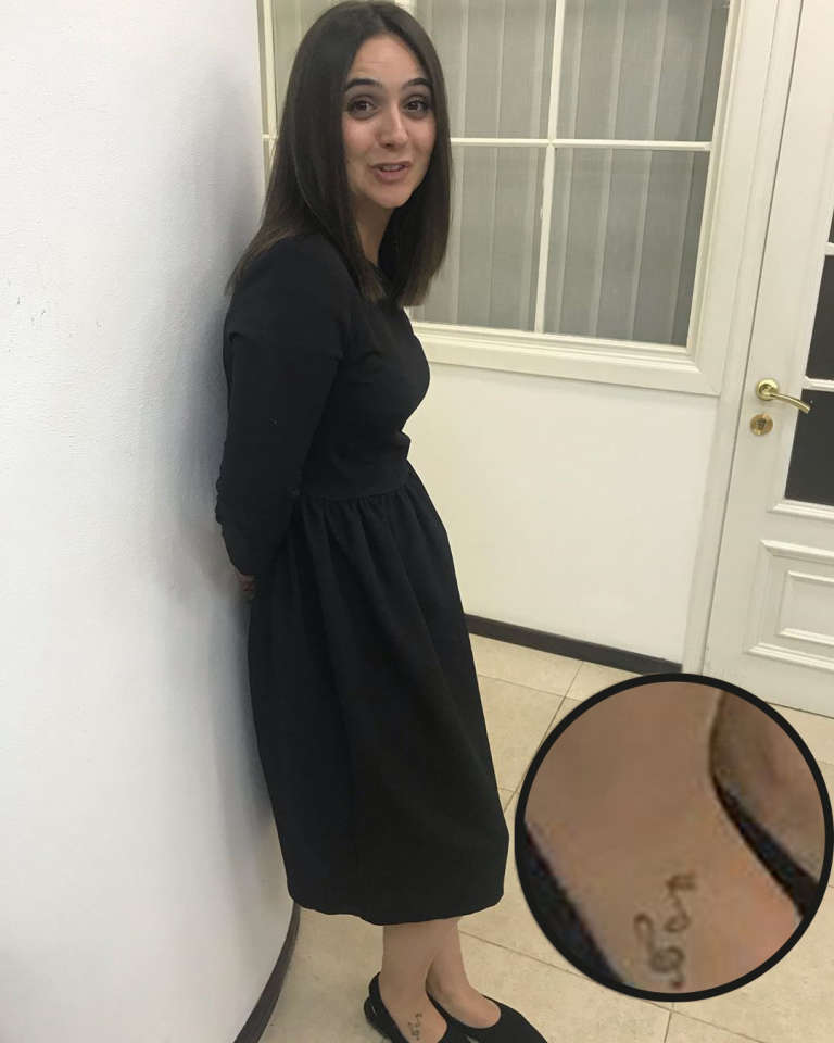 Не золотые купола: пресс-секретарь Зеленского набила себе тату на спине