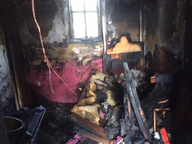 Під Тернополем жінка винесла з вогню трьох сусідських малюків (фото)