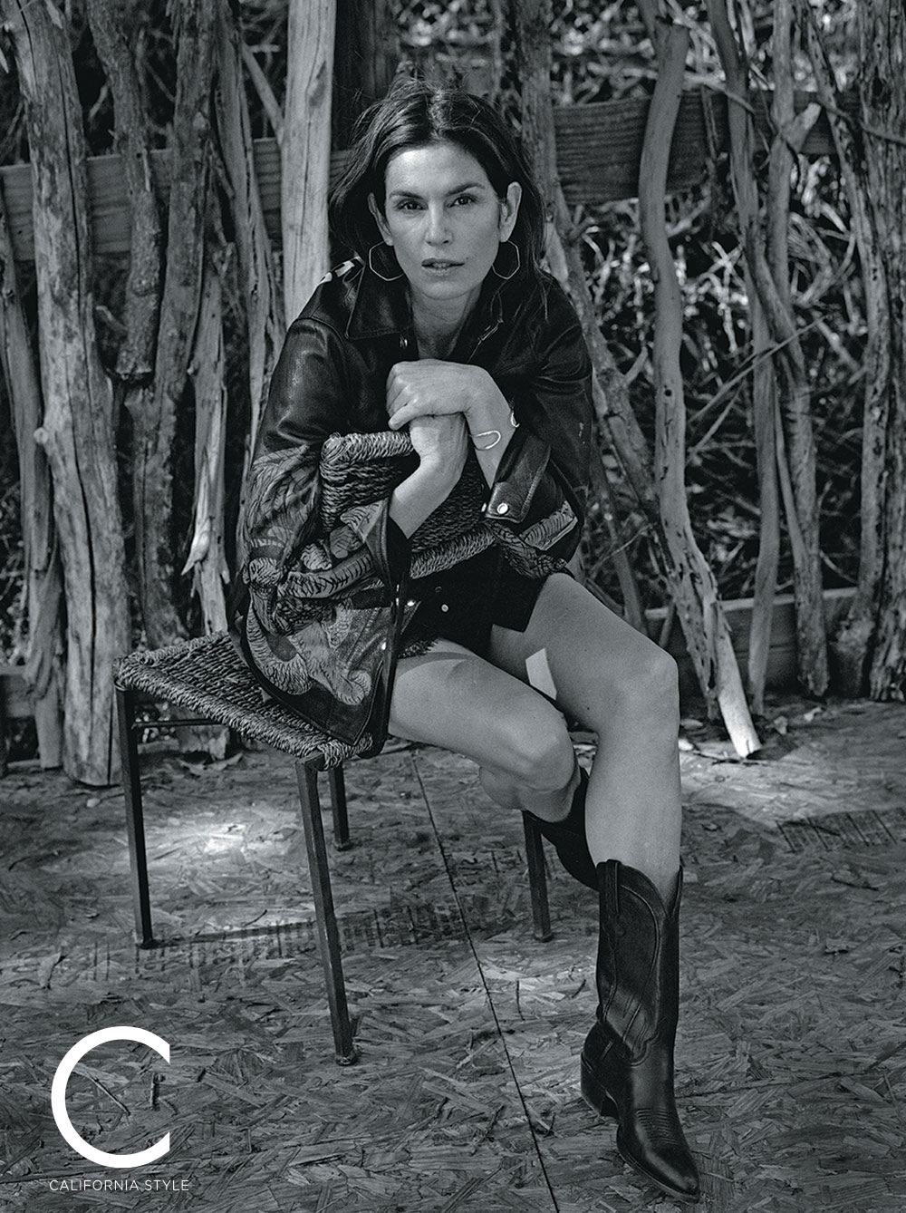 Синди Кроуфорд восхитила роскошной фигурой в стильной фотосессии для глянца