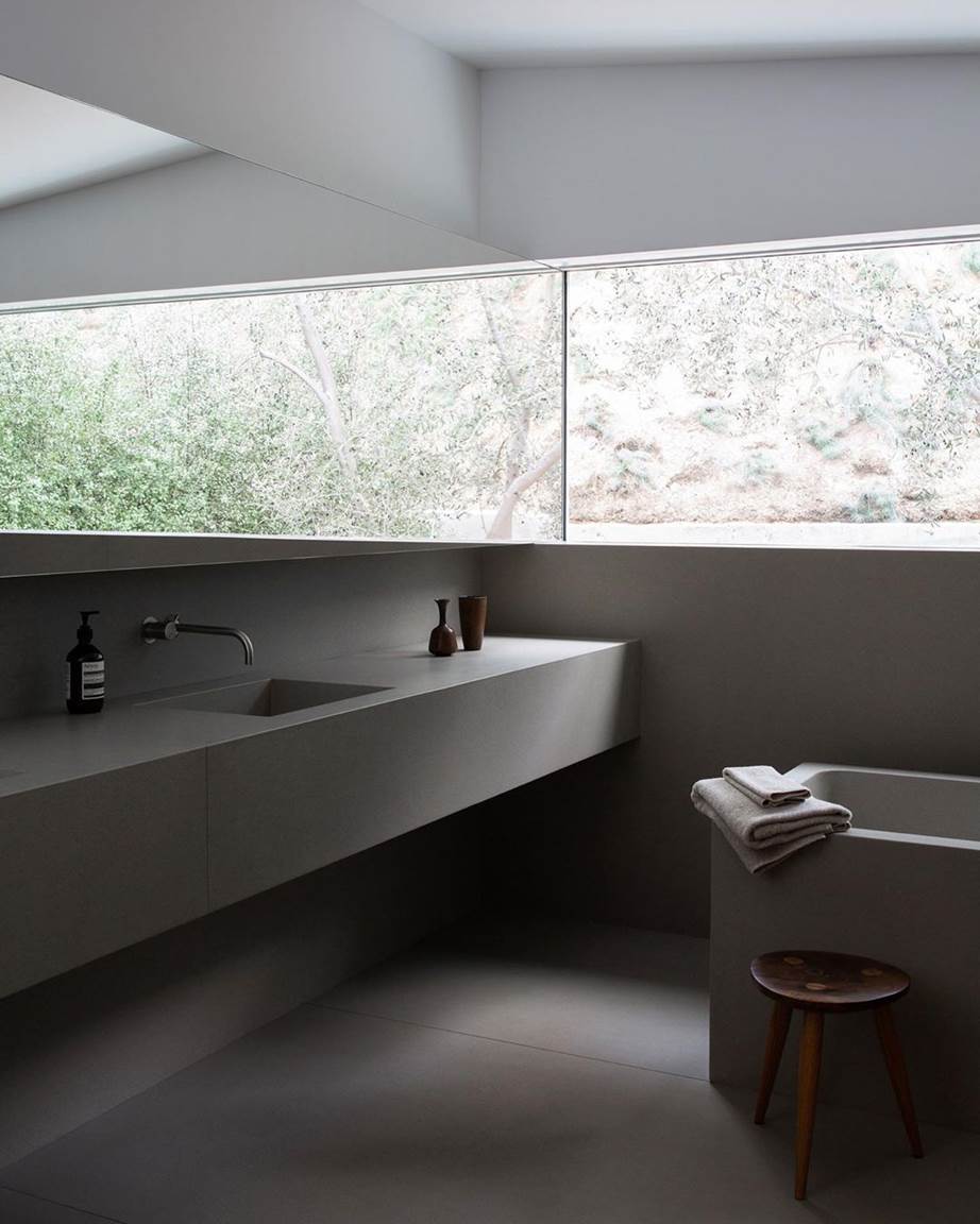 Стильне гніздечко: як виглядає особняк Роузі Хантінгтон-Уайтлі та Джейсона Стетхема в Лос-Анджелесі