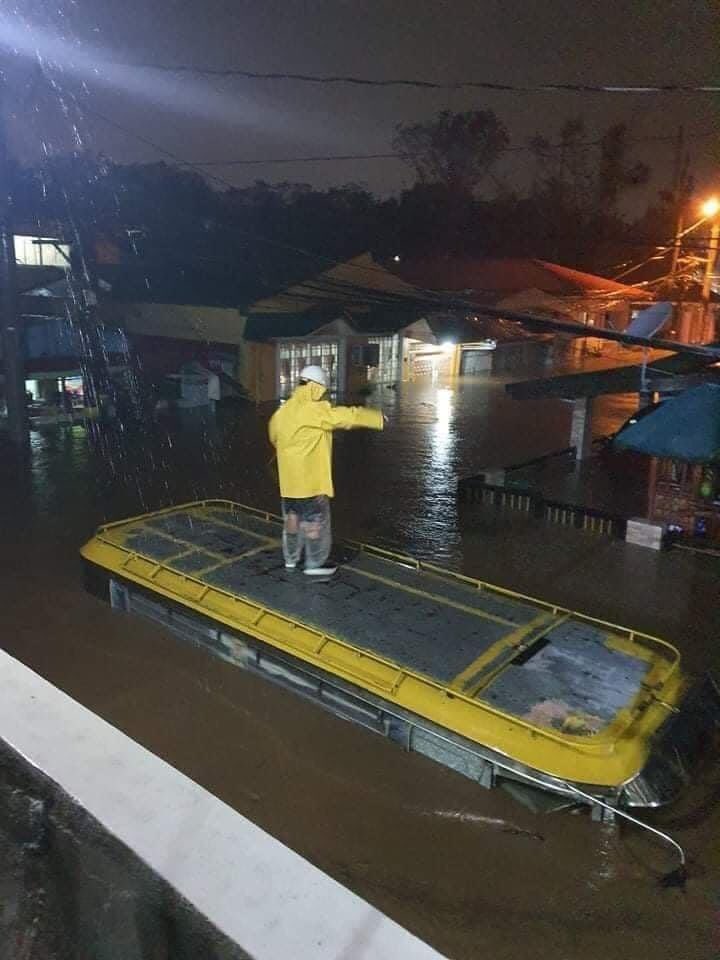 Филиппины накрыл мощный тайфун: фото и видео разрушающей стихии