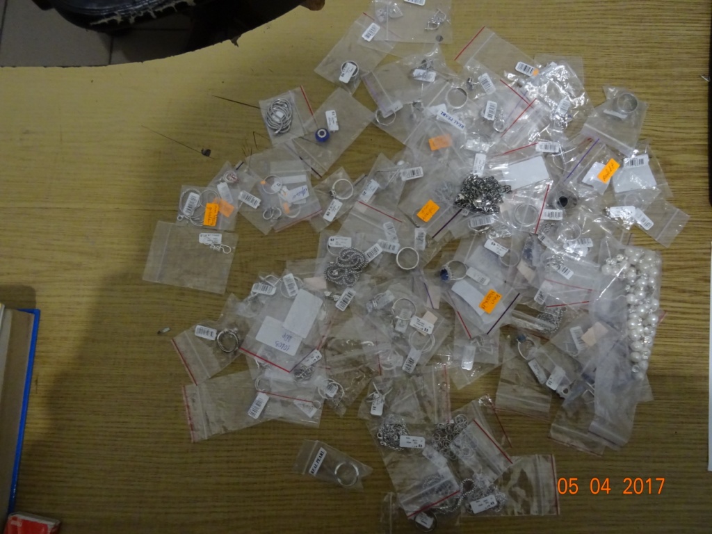 Львівські прикордонники затримали партію ікон і срібла