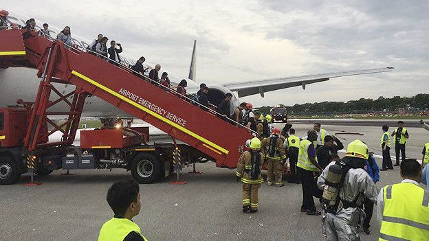 В Сингапуре при посадке загорелся Boeing 777 с пассажирами