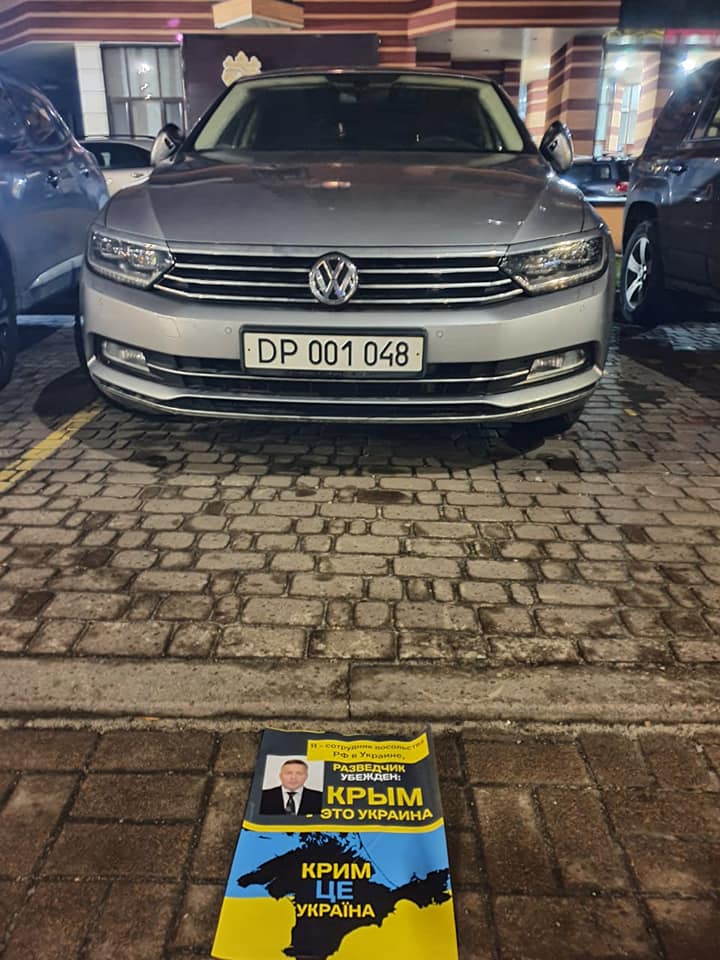 У Києві затролили російських дипломатів за Крим: фото підірвали мережу