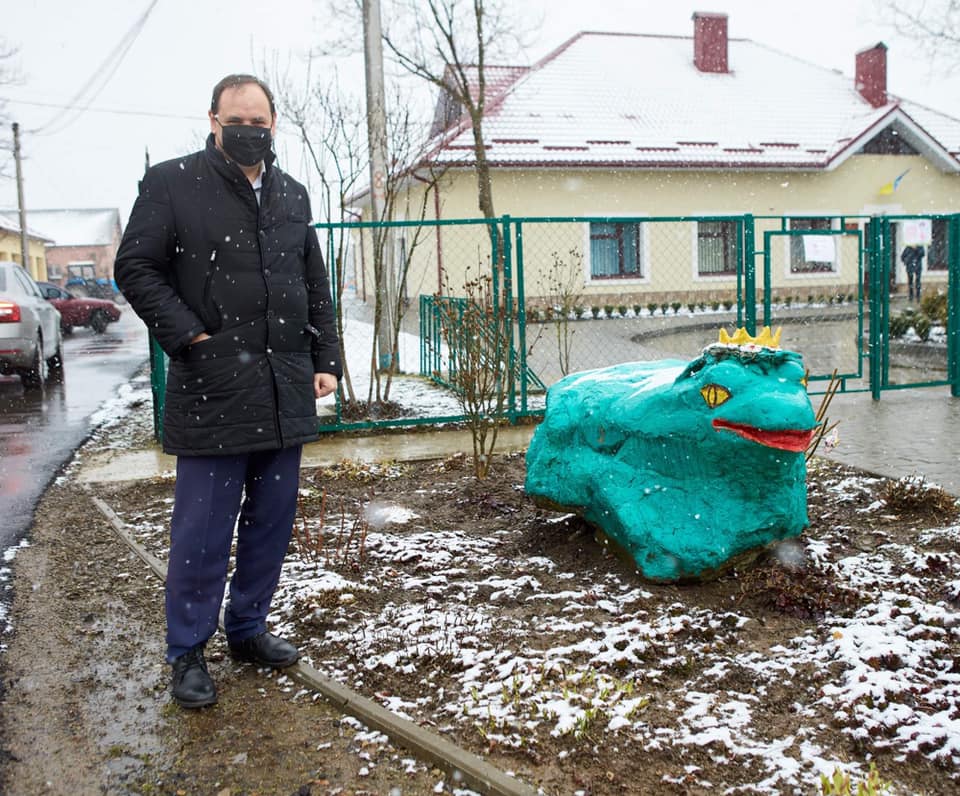 Мер "червоного" Франківська збентежив фото з жабою: "срач вітається!"