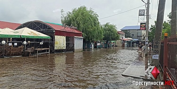 Известный украинский курорт уже три дня находится под водой: базы отдыха тоже затоплены