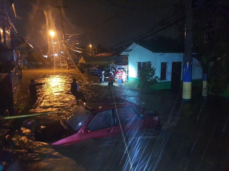 Филиппины накрыл мощный тайфун: фото и видео разрушающей стихии