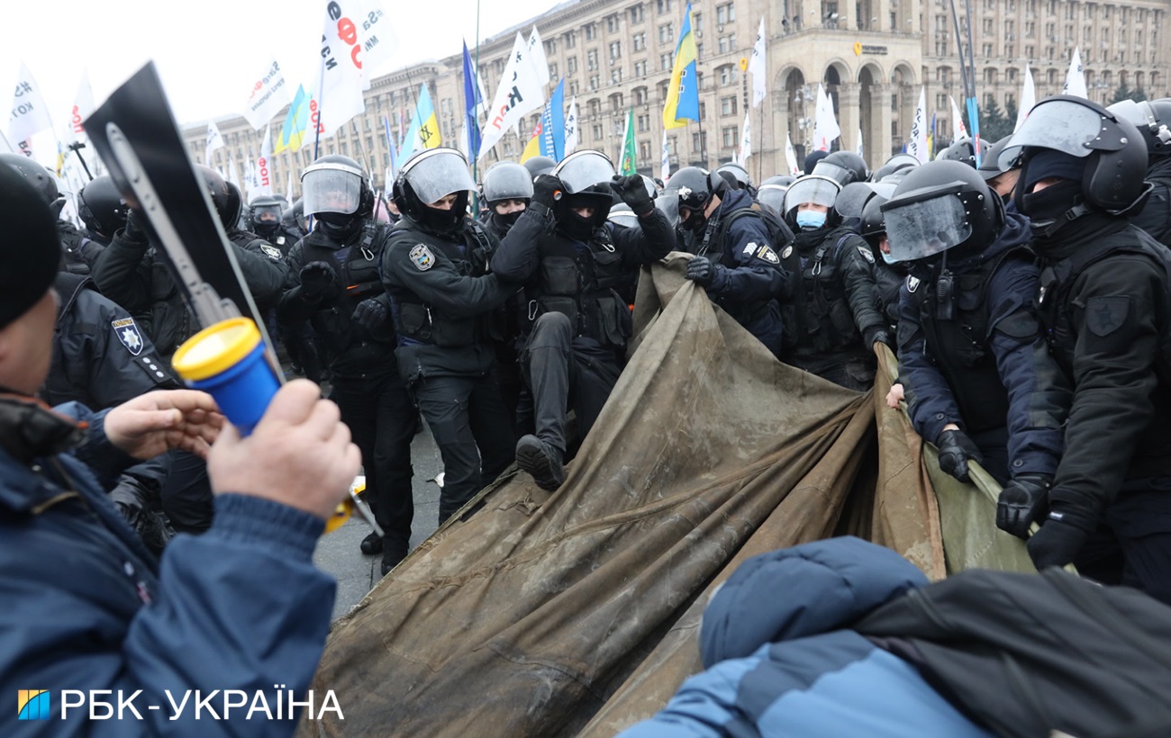 ФОПы установили палатки на Майдане после жестокой драки с полицией (много фото)