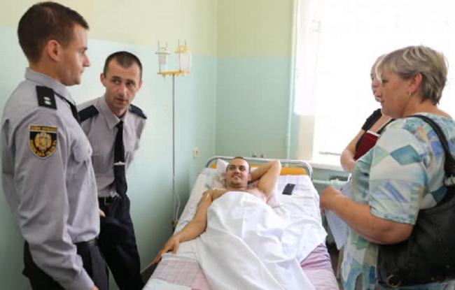 Поліцейському, потерпілому під час затримання авторів графіті про Гандзюк, дали квартиру