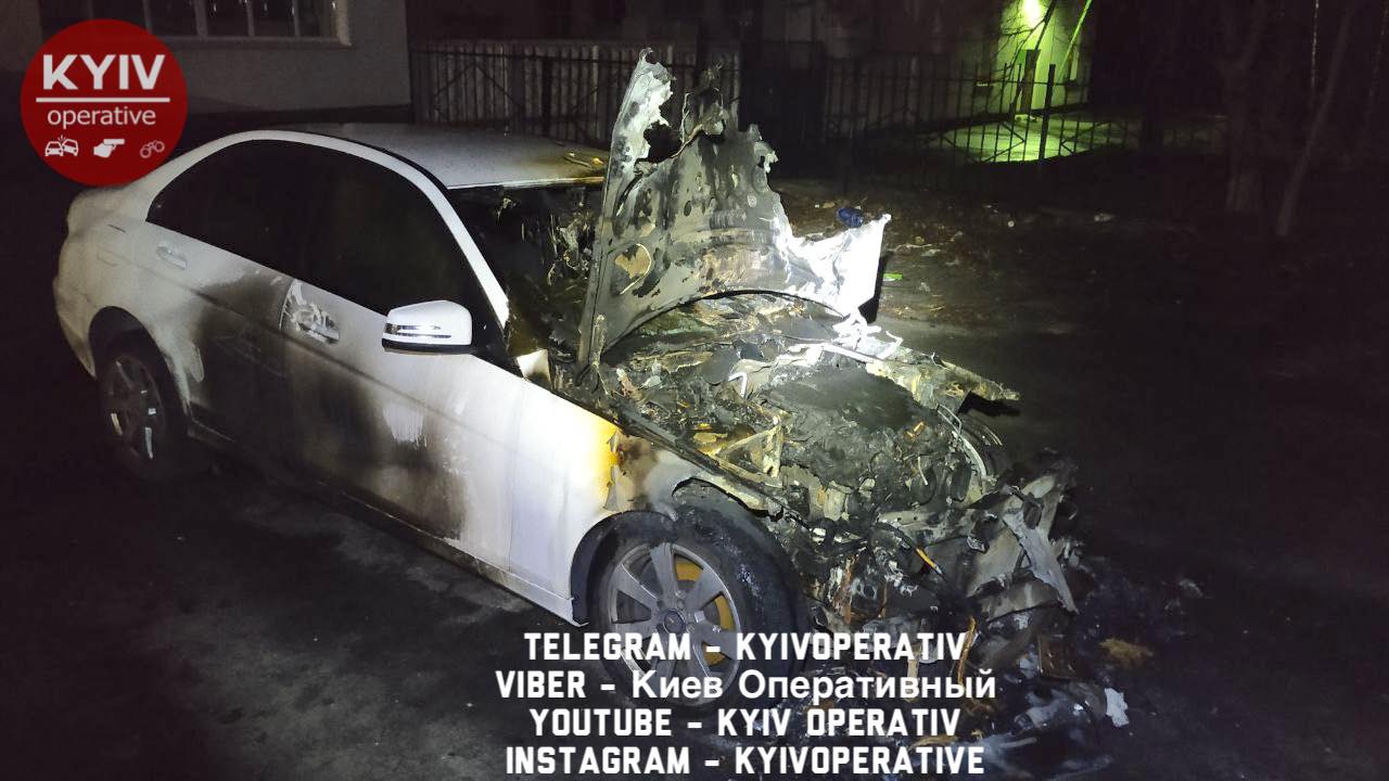 В Киеве экс-депутат устроил погром жене: сжег машину и хотел подпалить квартиру