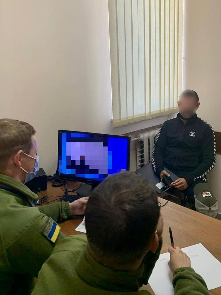 Лезут, как тараканы: в Украину не пустили известного блогера из &quot;Дома-2&quot;