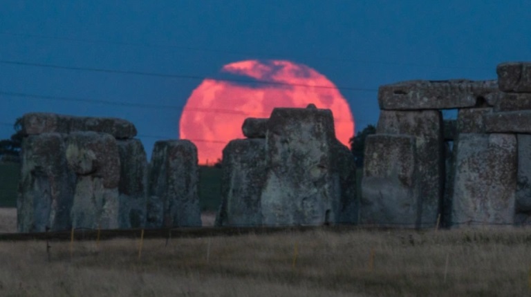 Осетрова повня: з'явилися потужні фото і відео рідкісного явища