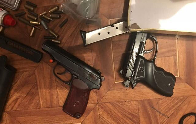 В Одесі знайшли арсенал зброї, яке могли використовувати під час свят