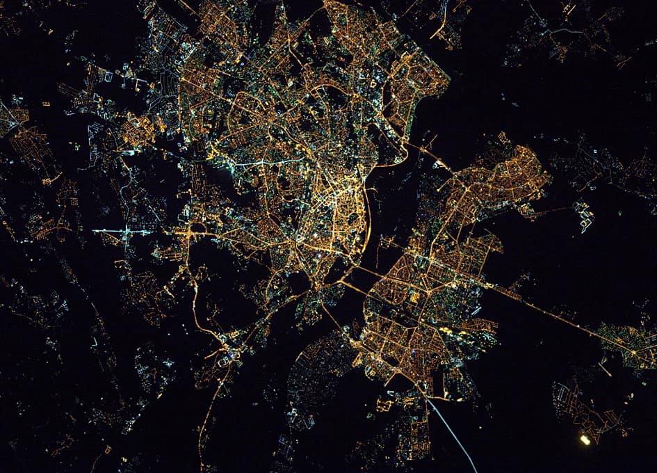 В сети показали фантастическое фото Киева из космоса: дух захватывает!