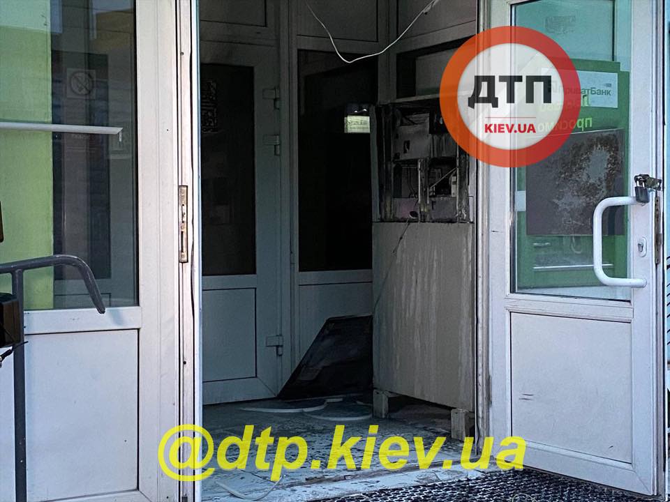 У Києві співробітник ПриватБанку з подільником підірвали банкомат і вкрали гроші: обидва - колишні зеки