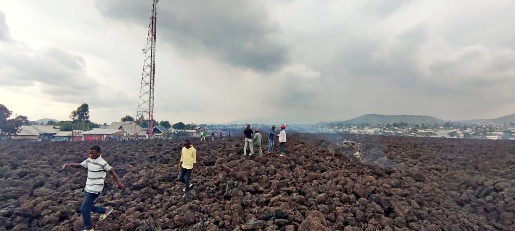 Украинский военный показал последствия извержения вулкана в Конго: жуткие фото