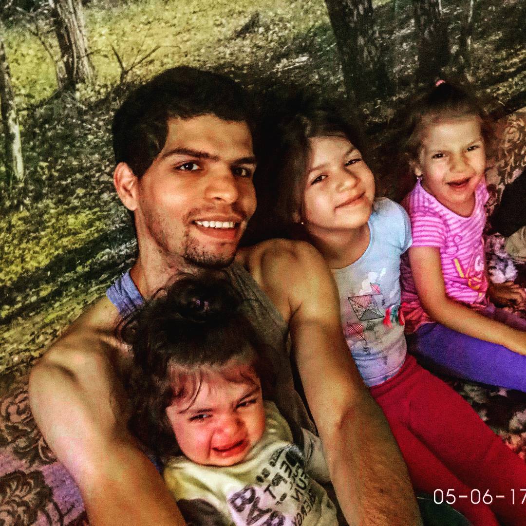 Продав нирку заради сім'ї: чоловік з Іраку відвоював дітей у горе-матері з України