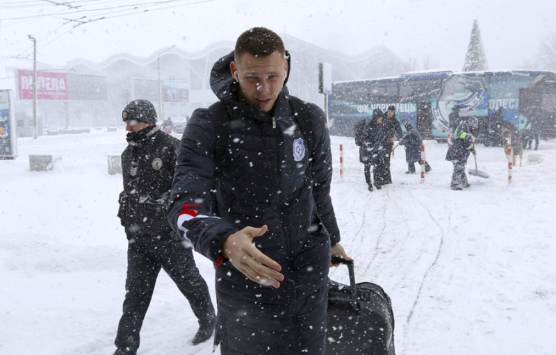 Снегопад помешал &quot;Черноморцу&quot; вовремя отправиться на сбор