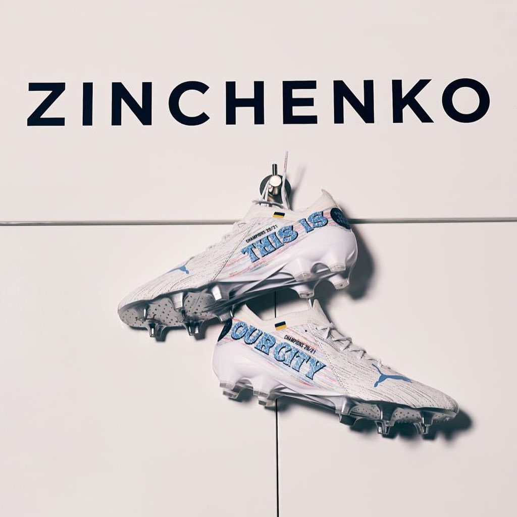 Зінченко показав чемпіонські бутси з прапором України і захопив мережу