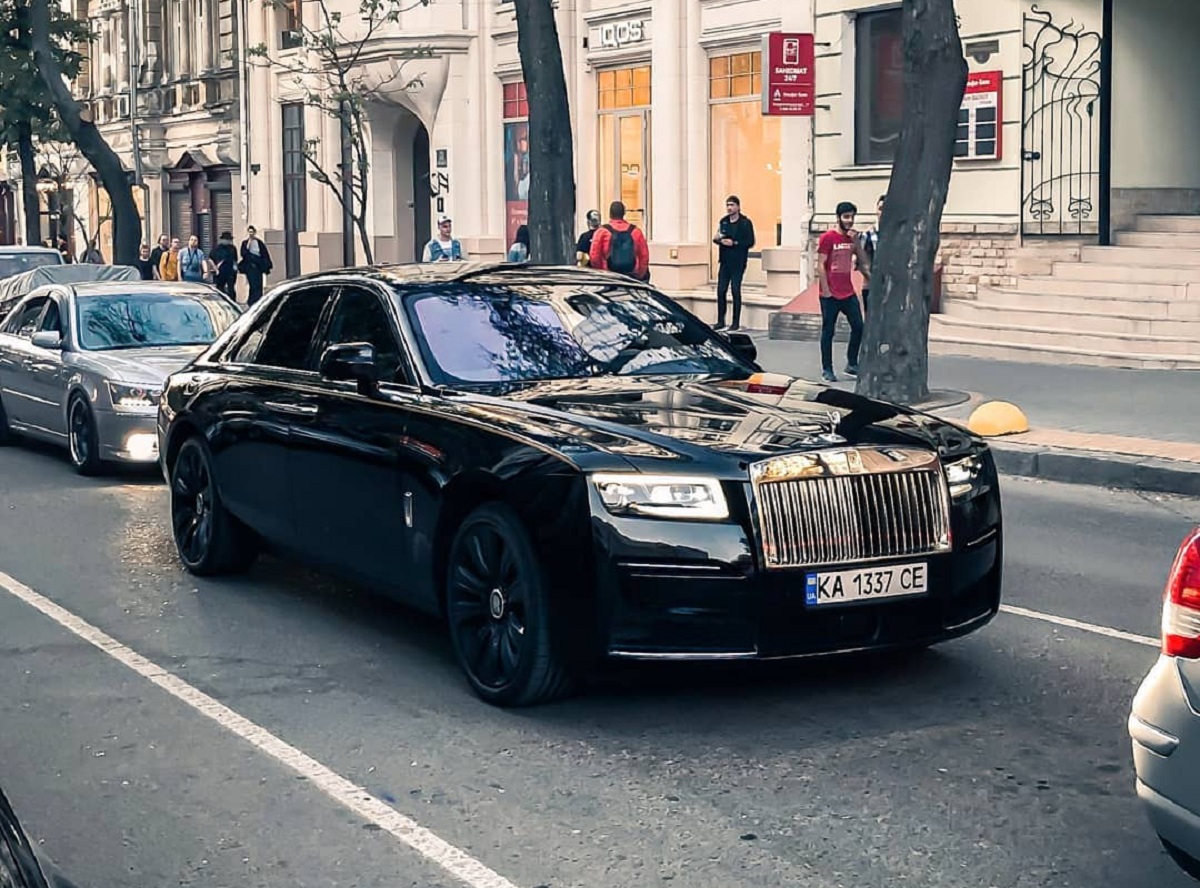 На дорогах України помітили новісінький Rolls-Royce Ghost за 11 млн: фото красеня