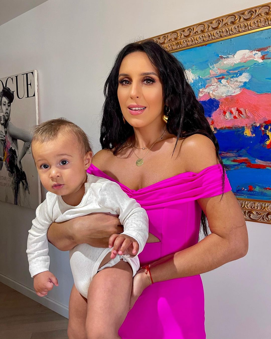 Карколомна: Джамала похвалилася схудлою фігурою в облягаючому платті