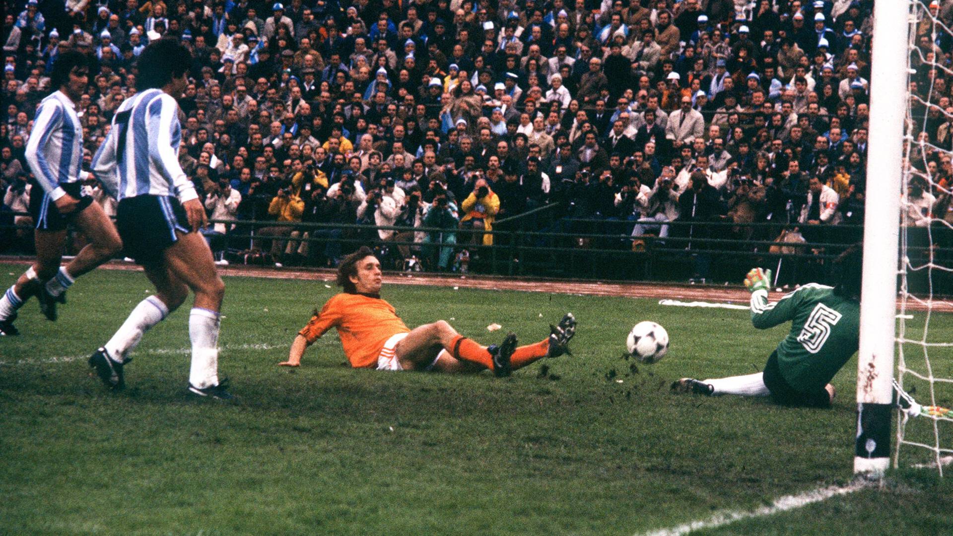 Автор 1000 голу на ЧС: помер легендарний футболіст &quot;Людина-Змія&quot;