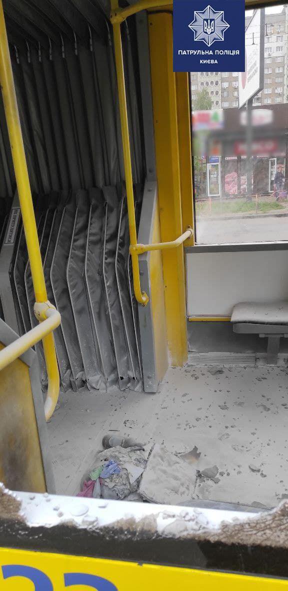 У Києві на ходу загорівся тролейбус: причина дуже здивує