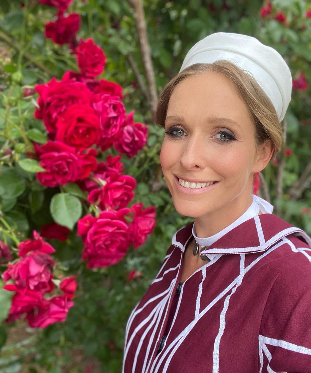 Беременная Осадчая в роскошном платье заворожила красочными фото из Грузии