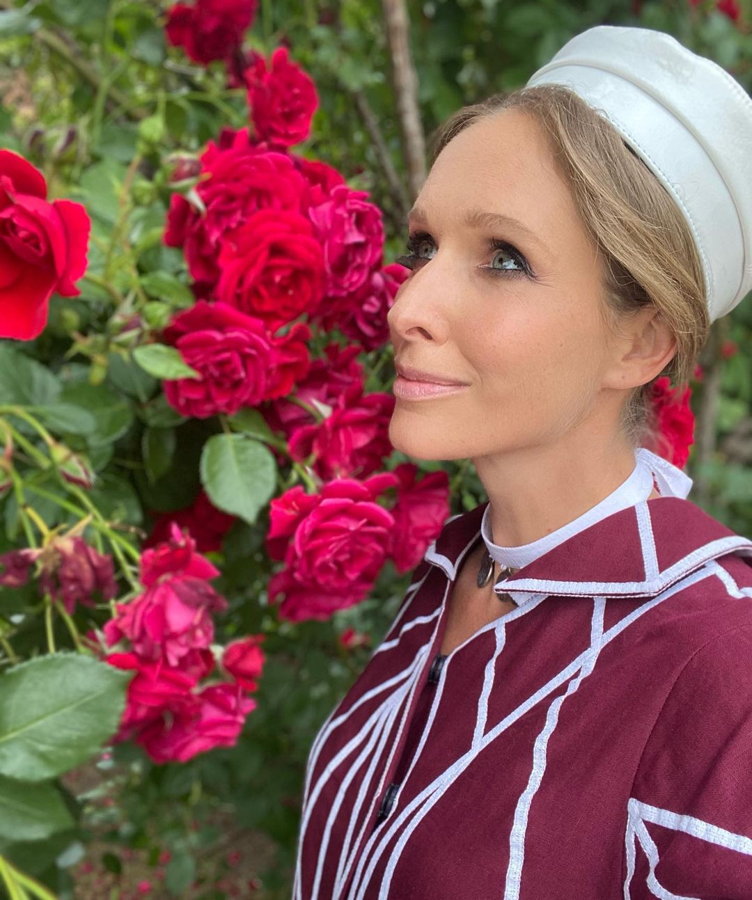 Беременная Осадчая в роскошном платье заворожила красочными фото из Грузии