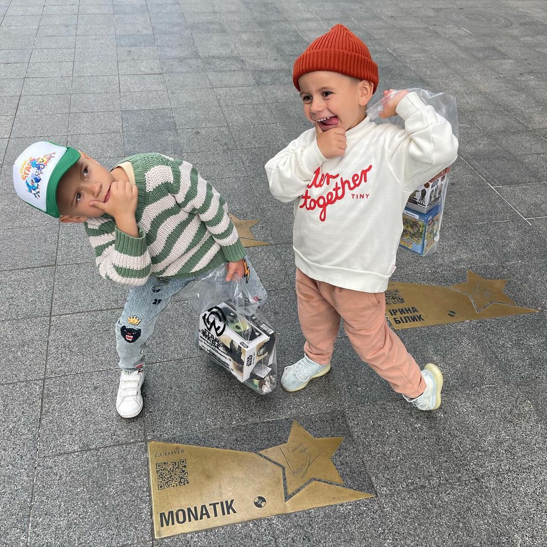 З коханими чоловіками: дружина Монатіка розчулила щасливими фото з дітьми і чоловіком