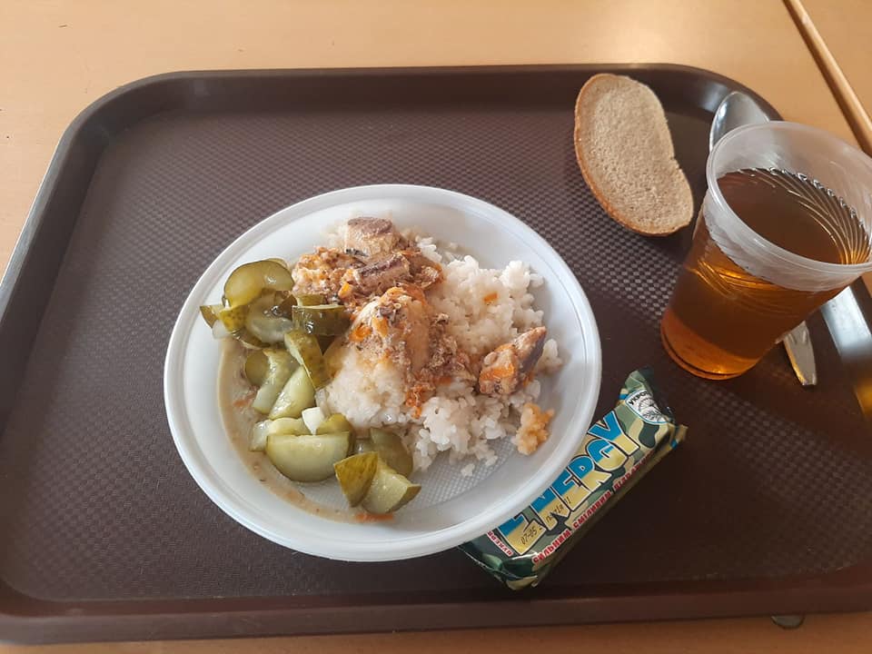 Стандарты не НАТО: в сети показали, чем кормят украинских бойцов на полигоне