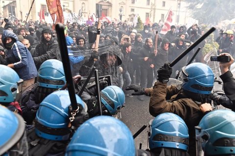 У Флоренції у сутичках з демонстрантами постраждали троє поліцейських