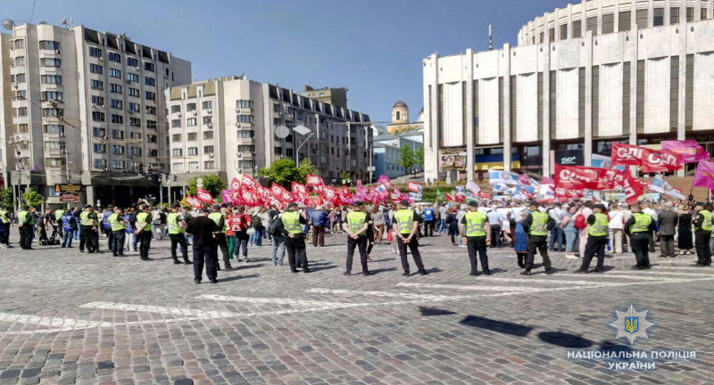 За порядком в центре Киева следят около 500 правоохранителей