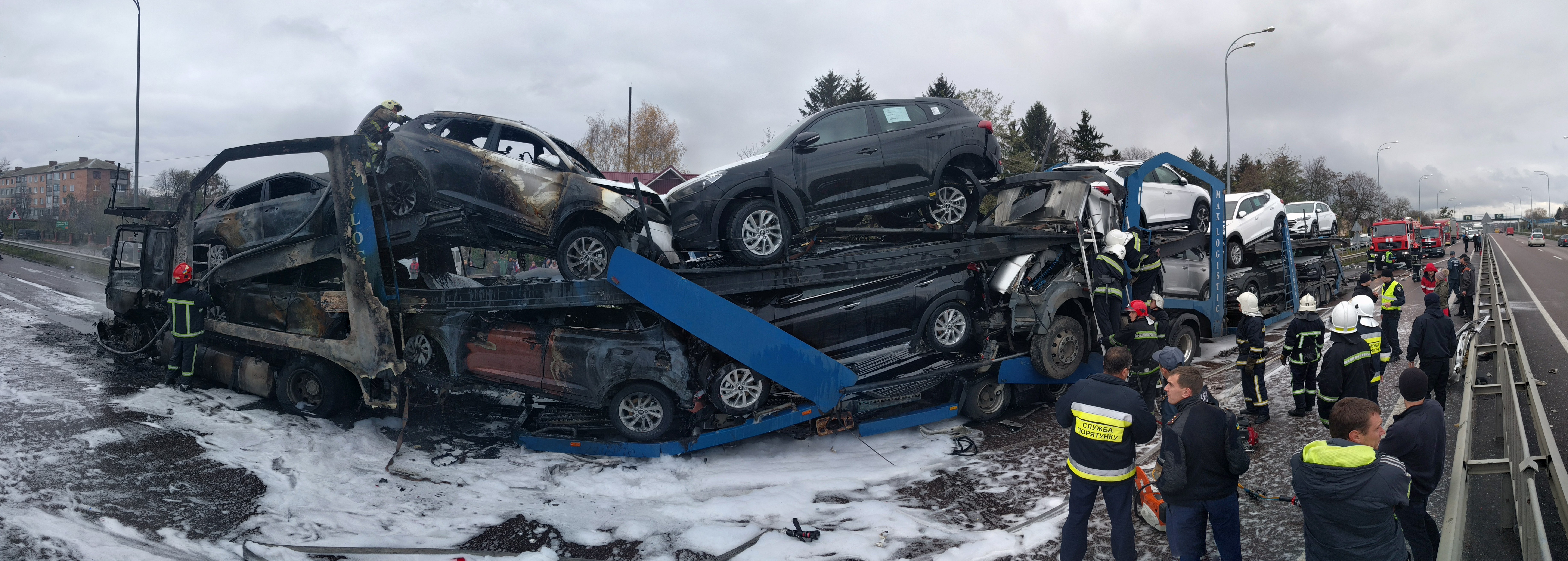 У Рівненській області зіткнулися та загорілися два вантажні автомобілі, є загиблий