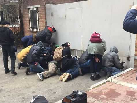 Допит Януковича: кортеж екс-президента прибув до будівлі ростовського суду