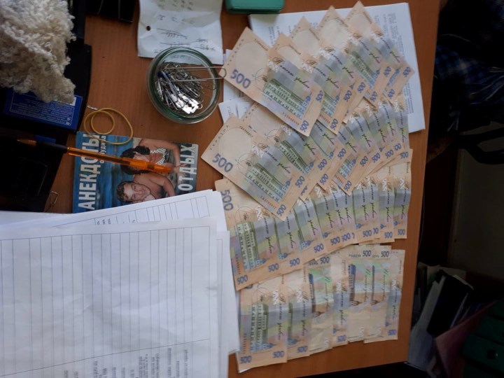 Чиновницю КМДА затримали на хабарі в сумі 15 тис. гривень