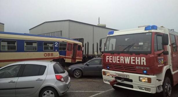 В Австрії приміський поїзд зіткнувся із товарними вагонами, є поранені