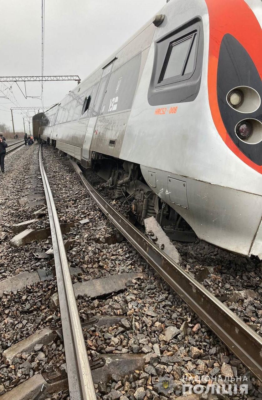 Авария поезда "Интерсити" под Запорожьем: полиция открыла уголовное производство