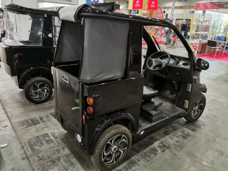 В Киеве показали электромобили украинского производства (фото)