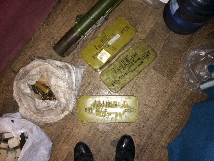 СБУ затримала позашляховик зі зброєю