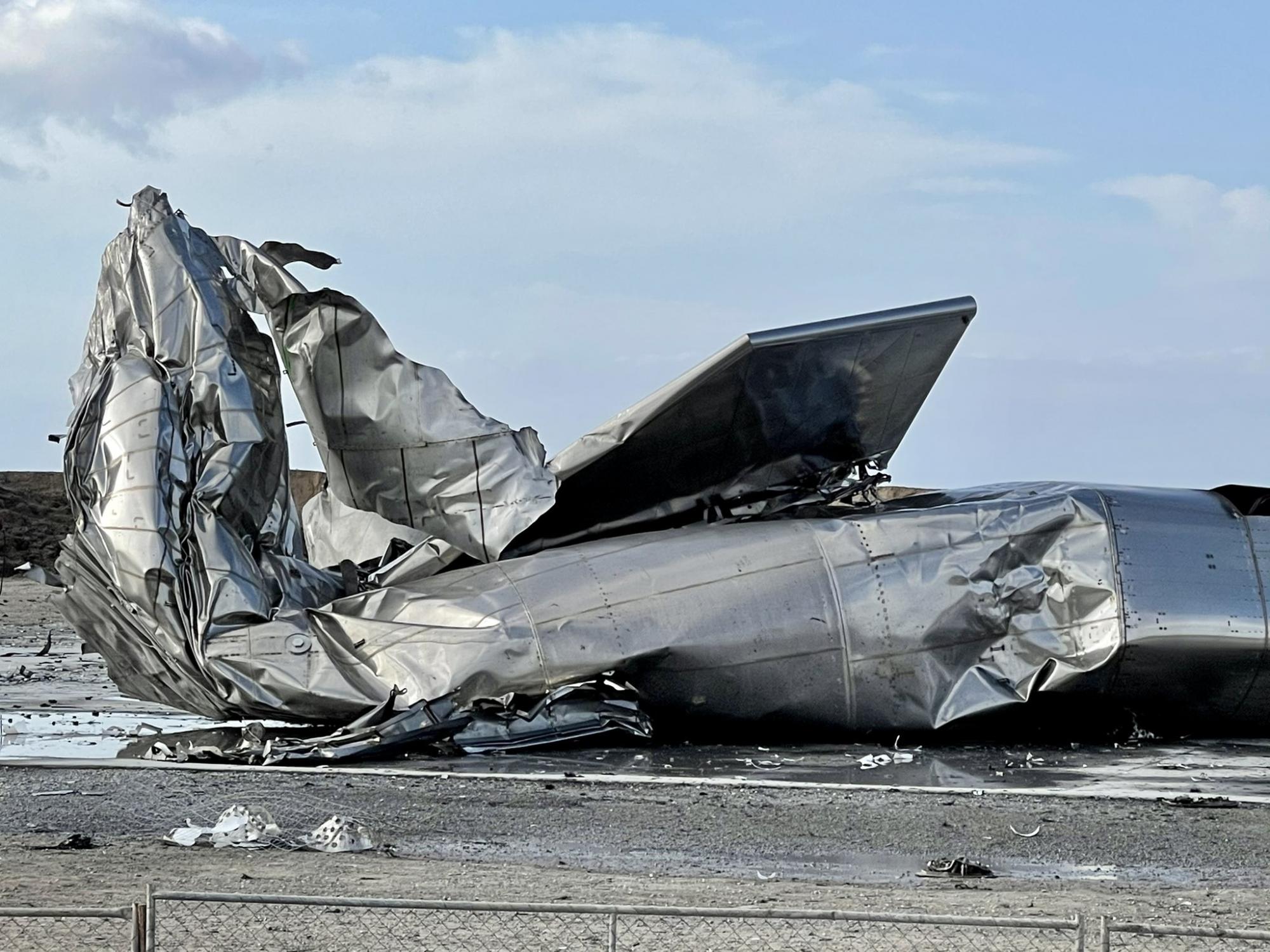В сети показали обломки взорвавшегося космического корабля Маска