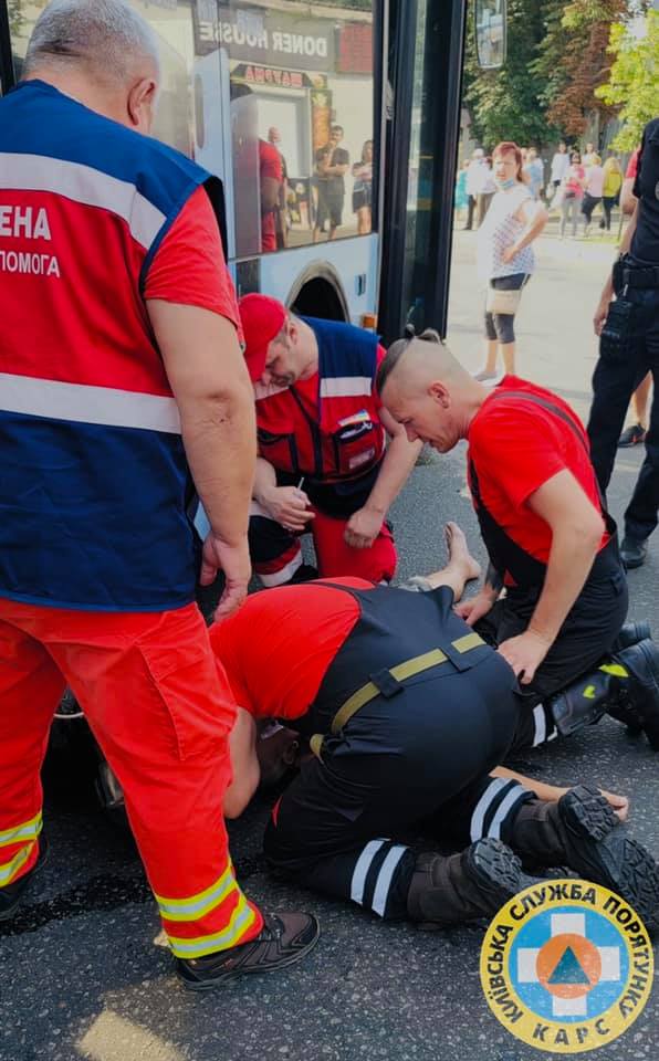 В Киеве водитель троллейбуса умер за рулем: внезапно стало плохо (фото)