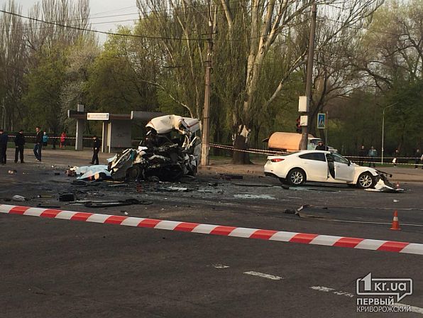 В Кривом Роге маршрутка столкнулась с автобусом, есть жертвы