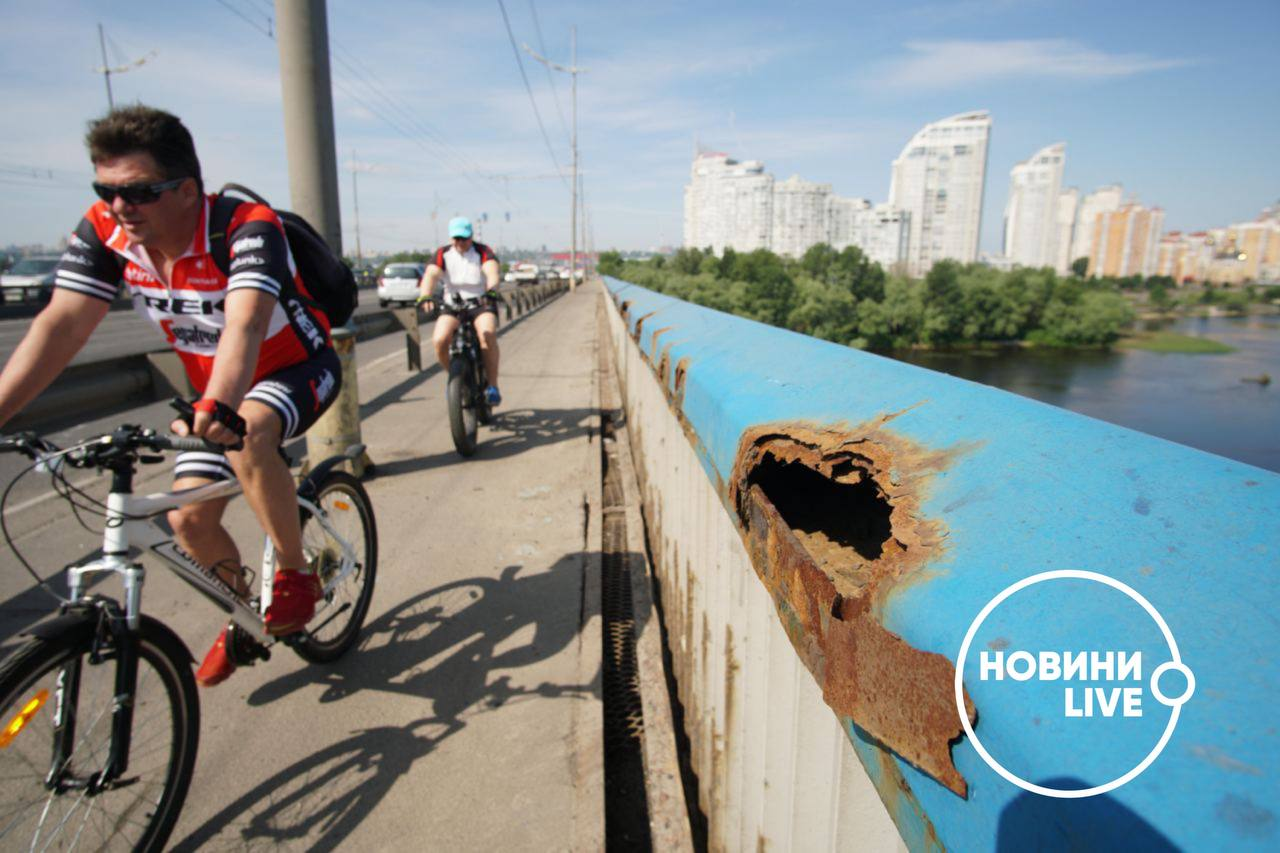 Північний міст у Києві в жалюгідному стані: сумні відео та фото